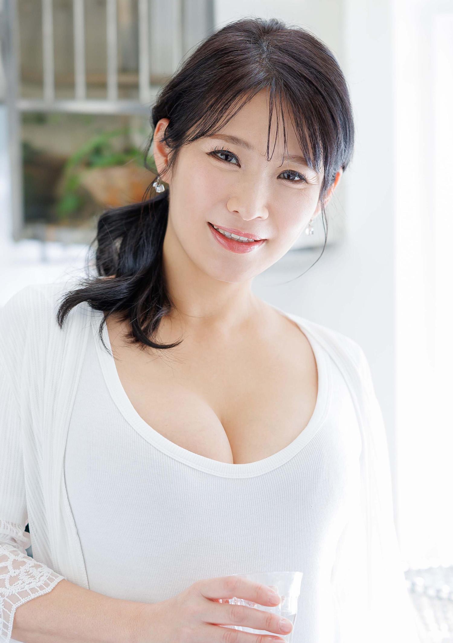石田紗季の人物写真